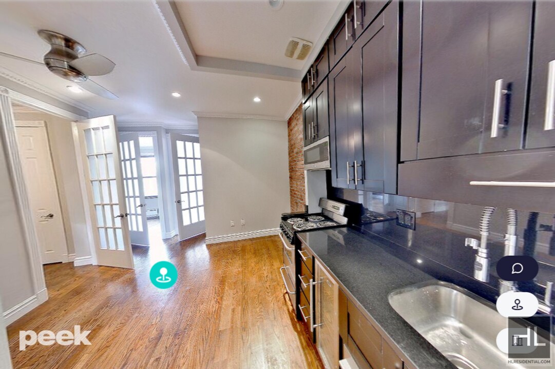 East 35th Street, Unit 35 in New York, NY - Building Photo