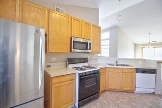 2427 Sheehan Dr in Naperville, IL - Building Photo - Building Photo