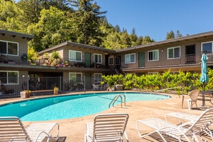 2555 Sir Francis Drake Blvd in Fairfax, CA - Building Photo