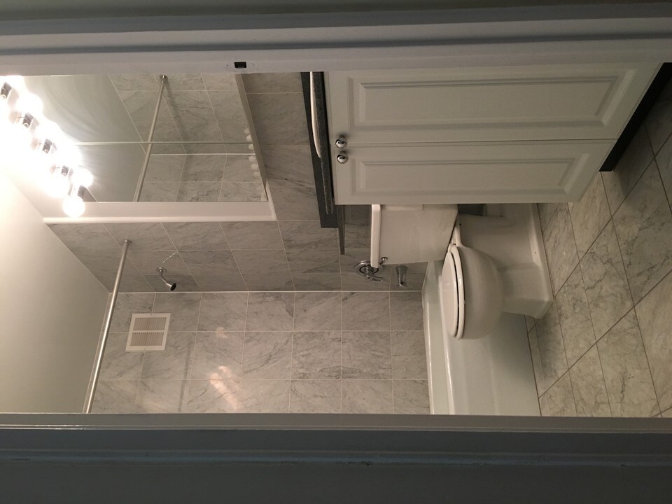 300 W 21st St in New York, NY - Building Photo