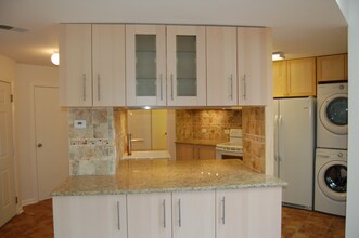 1366 E Wyndham Cir in Palatine, IL - Building Photo - Building Photo