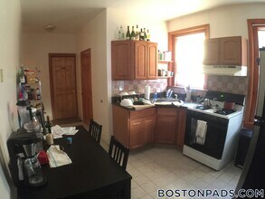 157 Thorndike St in Brookline, MA - Foto de edificio - Building Photo