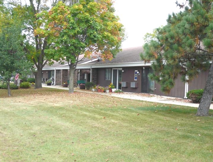 Hometown Village in Muscoda, WI - Foto de edificio