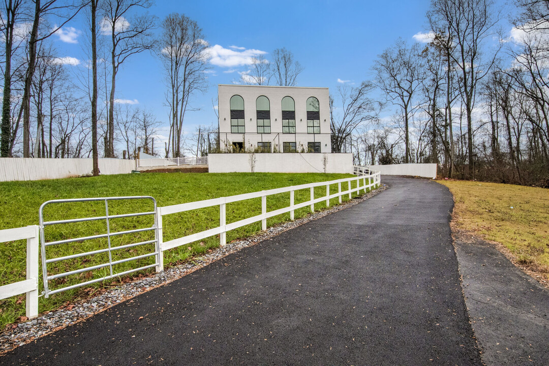 17806 Dry Mill Rd in Leesburg, VA - Building Photo