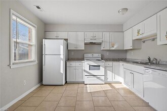 226 Greenbrier Ave, Unit 4501-2517 in Norfolk, VA - Building Photo - Building Photo