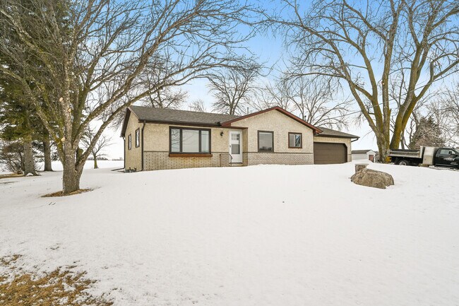 9402 65th St NE in Otsego, MN - Foto de edificio - Building Photo