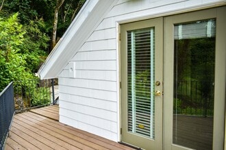 2920 SW Montgomery Dr in Portland, OR - Building Photo - Building Photo