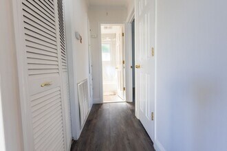 25 Southridge Dr in Glen Cove, NY - Building Photo - Building Photo