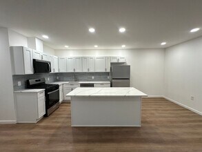 27 Joyce Kilmer Ave in New Brunswick, NJ - Building Photo - Building Photo