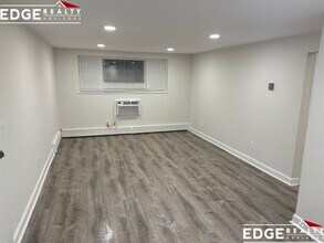 1105 Lexington St, Unit 2 in Waltham, MA - Foto de edificio - Building Photo