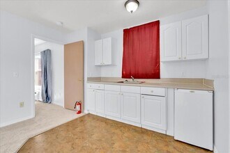 751 Caribbean Dr in Davenport, FL - Foto de edificio - Building Photo