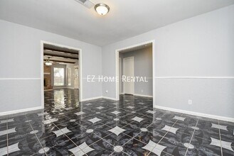 4811 Shatner Dr in Houston, TX - Building Photo - Building Photo