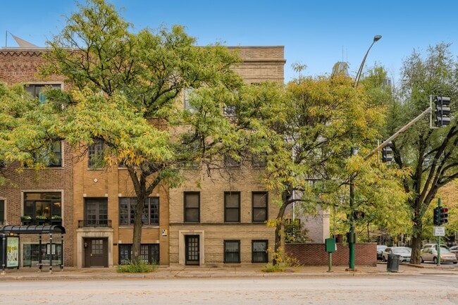 property at 1003 N La Salle Dr