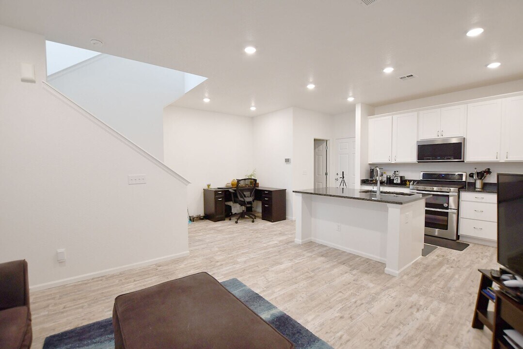 21062 E 60th Ave in Aurora, CO - Foto de edificio