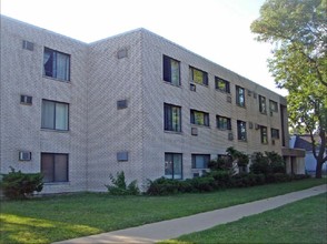 Damen Center Apartments in Chicago, IL - Building Photo - Building Photo