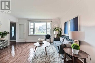 40 Plaxton Dr in Toronto, ON - Building Photo - Building Photo