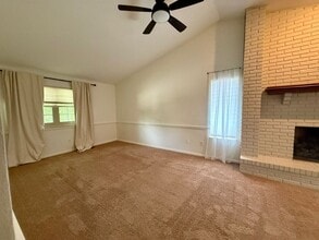 1025 Heatherwood Dr in O'Fallon, IL - Building Photo - Building Photo