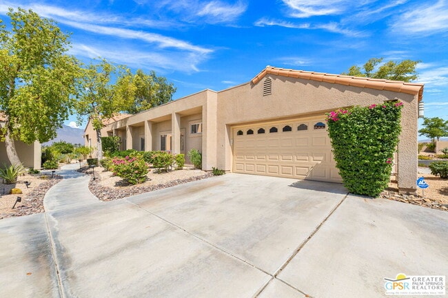 105 Augusta Dr in Rancho Mirage, CA - Foto de edificio - Building Photo