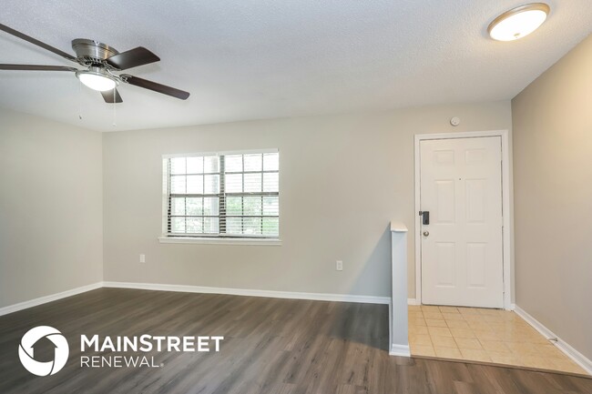 302 N Miller Rd in Valrico, FL - Building Photo - Building Photo