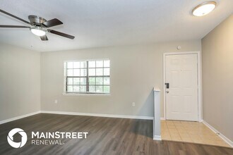 302 N Miller Rd in Valrico, FL - Building Photo - Building Photo