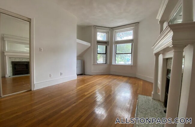 1254 Commonwealth Ave, Unit 4 in Boston, MA - Foto de edificio - Building Photo