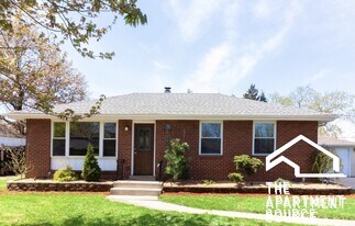 8108 S 85th Ave in Justice, IL - Building Photo