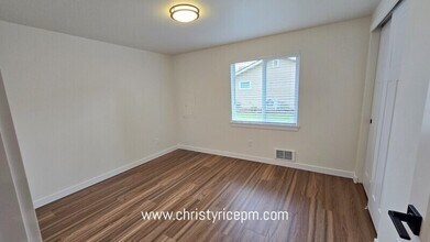 31721 W Commercial St in Carnation, WA - Building Photo - Building Photo