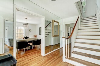 2136 Pelham Dr in Houston, TX - Building Photo - Building Photo
