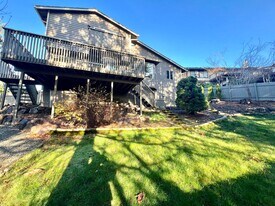 20915 NE 17th St in Sammamish, WA - Building Photo