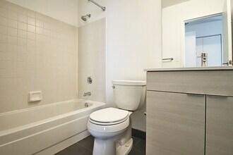 422 E Ohio St in Chicago, IL - Building Photo - Building Photo