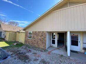 126 Oak Hill Dr in Joshua, TX - Building Photo - Building Photo