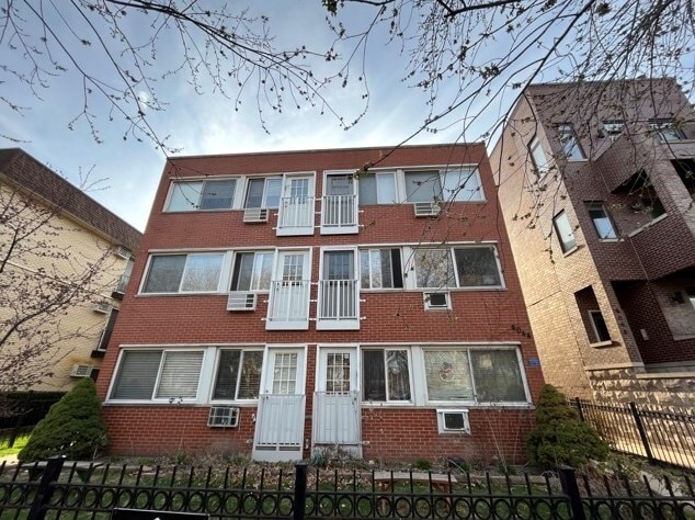 property at 4044 N California Ave
