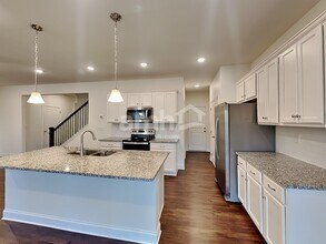 459 Smt Vw Ln in Canton, GA - Foto de edificio - Building Photo