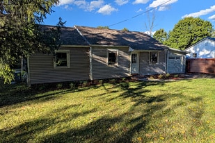 323 W Main St in Boalsburg, PA - Building Photo
