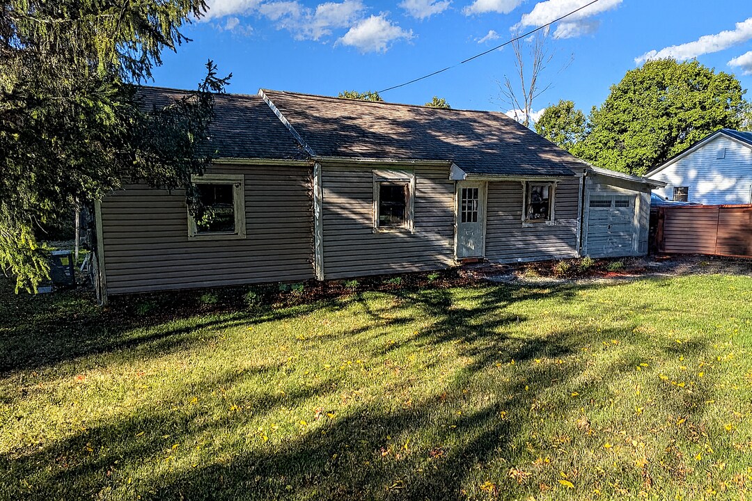 323 W Main St in Boalsburg, PA - Building Photo
