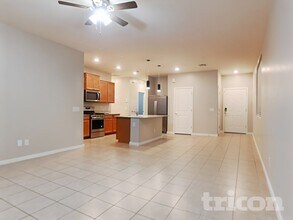 14366 W Pershing St in Surprise, AZ - Foto de edificio - Building Photo