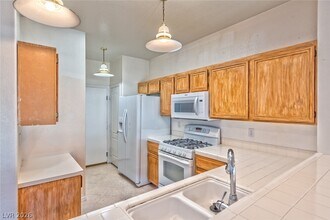 5920 Greenery View Ln in Las Vegas, NV - Building Photo - Building Photo