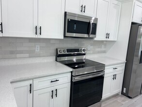1604 W Gainsboro Ln in Citrus Springs, FL - Building Photo - Building Photo