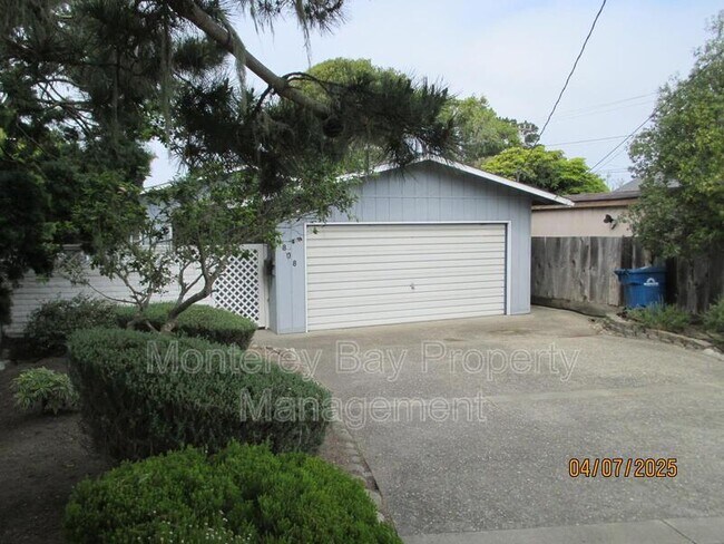 808 Walnut St in Pacific Grove, CA - Building Photo - Building Photo