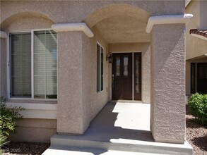 11008 Royal Highlands St in Las Vegas, NV - Building Photo - Building Photo