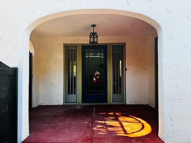 2521 E 17th St in Long Beach, CA - Building Photo - Building Photo