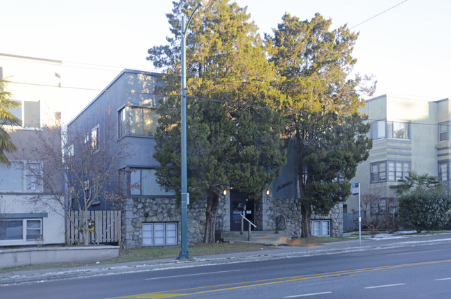 Churchill Apartments in Vancouver, BC - Building Photo - Building Photo