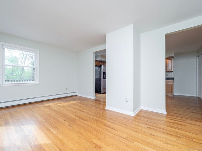 21 Simpaug Turnpike in Redding, CT - Building Photo - Building Photo