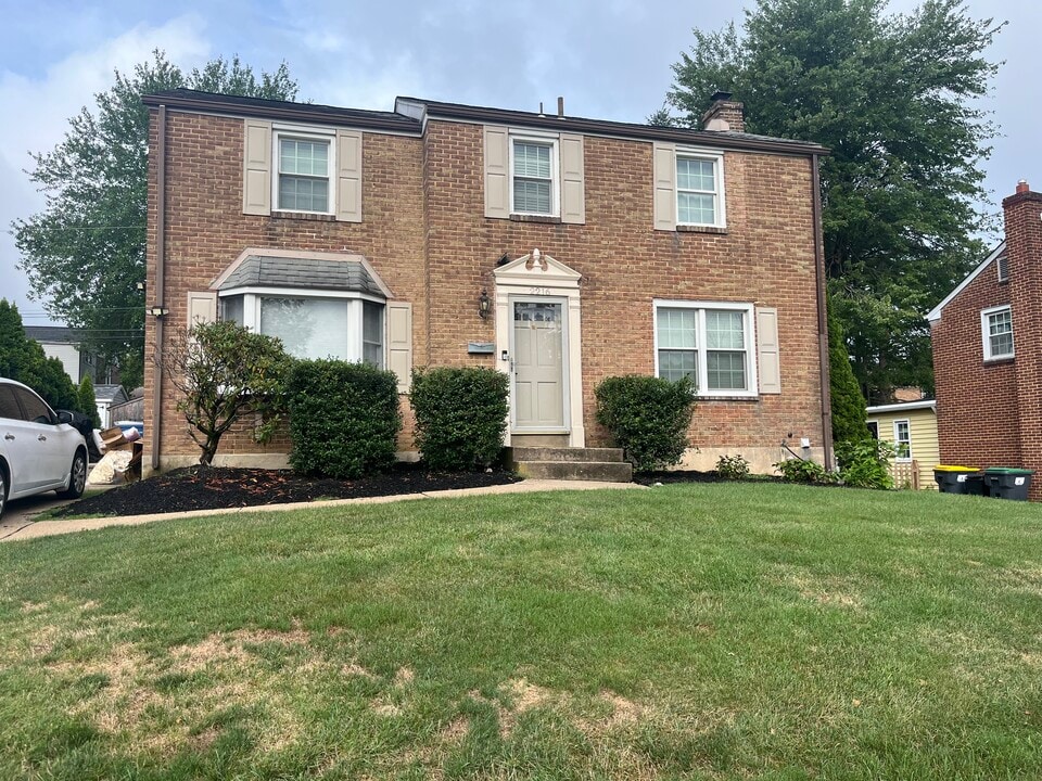 2216 Thomas Rd in Wilmington, DE - Building Photo