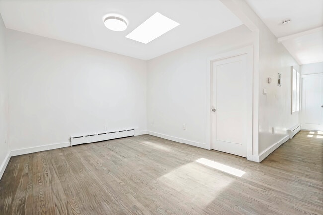 309 Covert St, Unit 2nd Fl in Brooklyn, NY - Building Photo - Building Photo