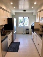 12955 Riverside Dr, Unit 305 in Sherman Oaks, CA - Building Photo - Building Photo