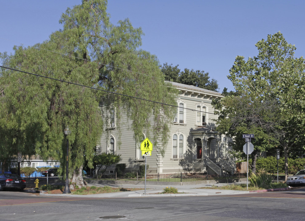 593 S 6th St in San Jose, CA - Foto de edificio