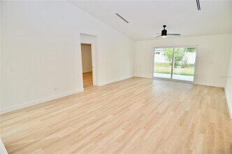 2300 Nordendale Blvd in North Port, FL - Building Photo - Building Photo