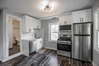 property at 2206 W Erie St