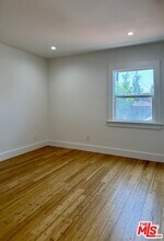5520 Franklin Ave in Los Angeles, CA - Building Photo - Building Photo